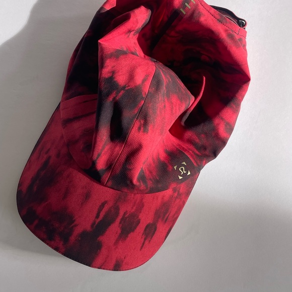 LULULEMON Fast and Free Running Hat Game Day Red OS - Picture 4 of 5